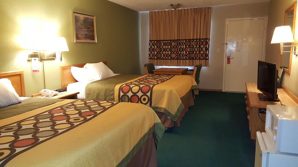 Budgetel Inn & Suites Butler Bagian luar foto