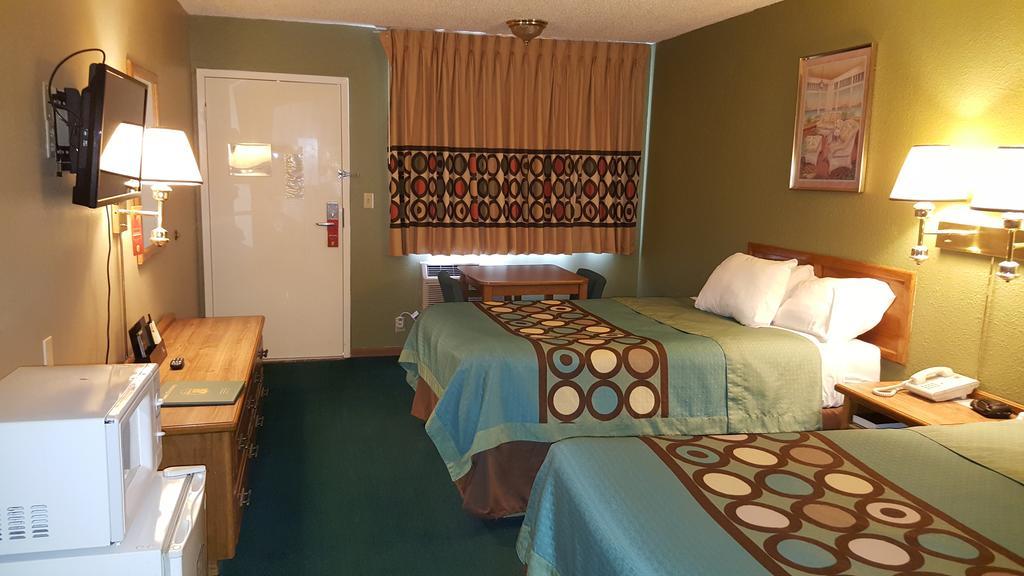 Budgetel Inn & Suites Butler Bagian luar foto