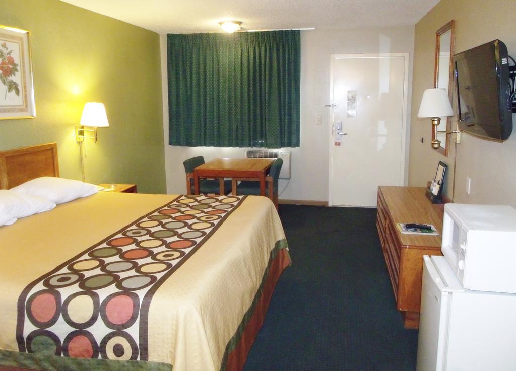 Budgetel Inn & Suites Butler Bagian luar foto