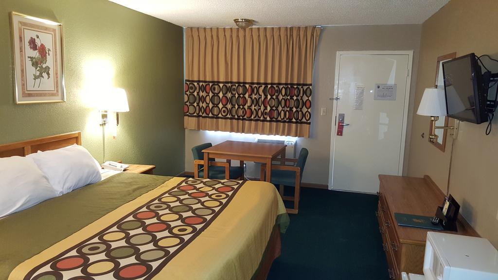 Budgetel Inn & Suites Butler Bagian luar foto
