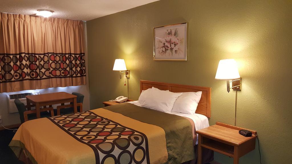 Budgetel Inn & Suites Butler Bagian luar foto