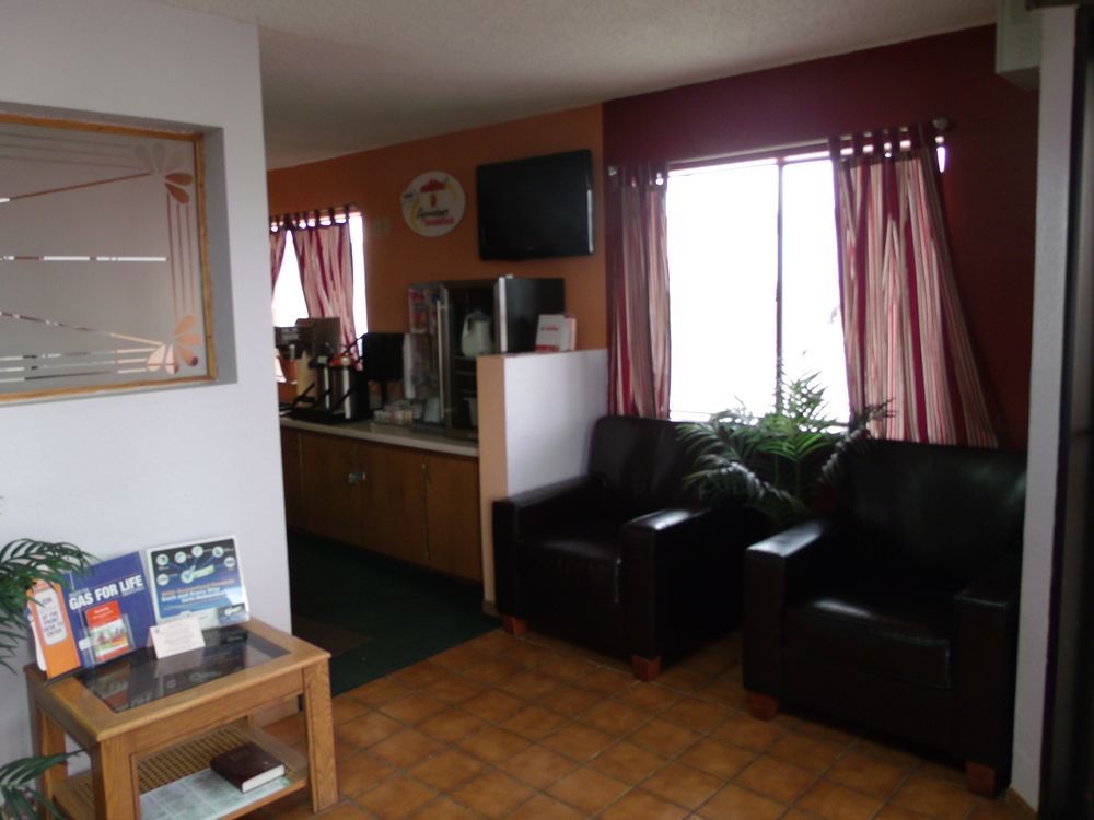 Budgetel Inn & Suites Butler Bagian luar foto