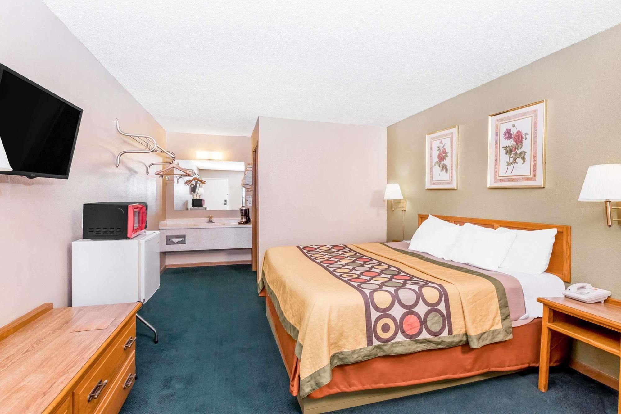 Budgetel Inn & Suites Butler Bagian luar foto
